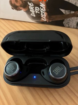 Auriculares JBL Reflect Aero en Negro/Gris.