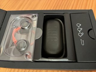 Auriculares JBL Reflect Aero en Negro/Gris.