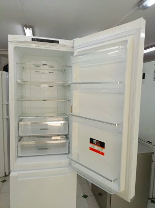 Nevera combi Whirlpool 200/60cm clase E con garant