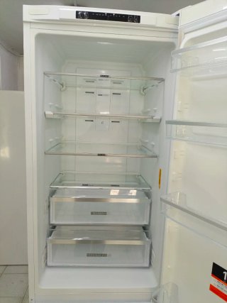 Nevera combi Whirlpool 200/60cm clase E con garant