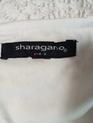 Vestido blanco de encaje. Vestido punto adaptable