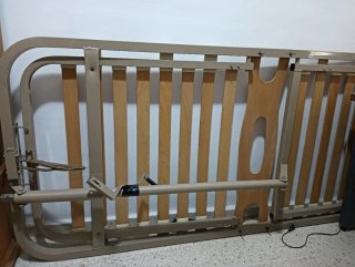 Cama articulada metálica y madera