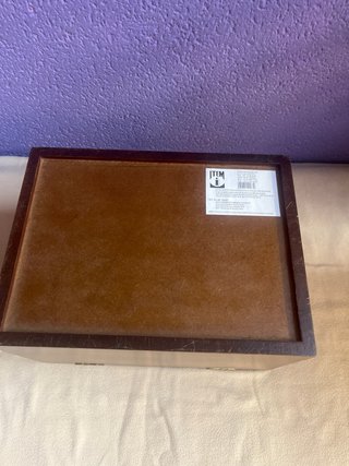 Caja de madera con porta fotos
