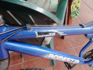 Bicicleta de montaña azul