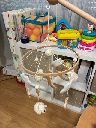 Móvil Cuna Madera y Fieltro Ovejas Luna