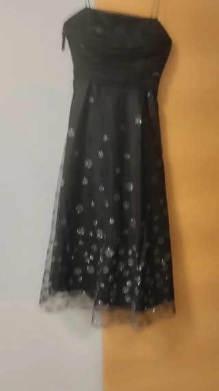 Vestido de fiesta negro y plateado