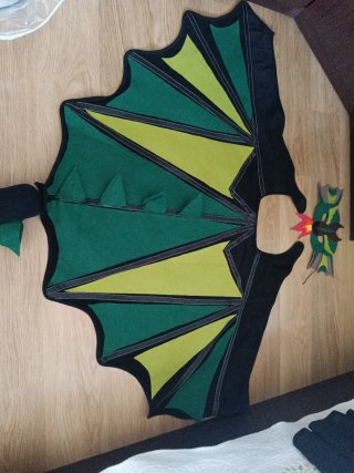 Disfraz casero de dragón alas