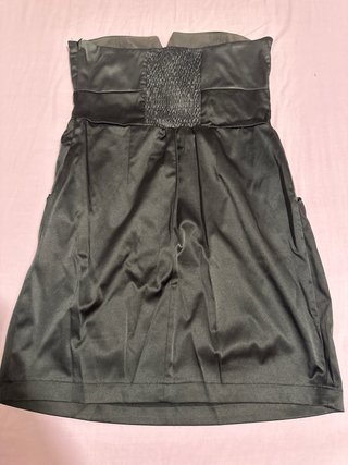 Vestido negro de fiesta sin tirantes