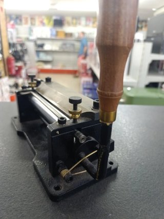 Máquina Manual para Dividir Cuero