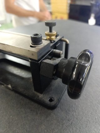 Máquina Manual para Dividir Cuero