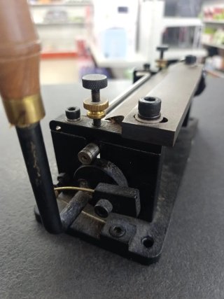 Máquina Manual para Dividir Cuero