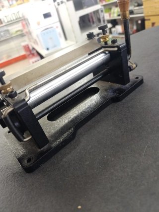 Máquina Manual para Dividir Cuero