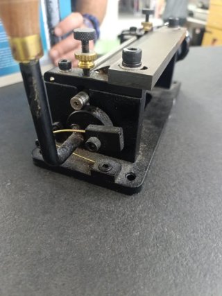 Máquina Manual para Dividir Cuero