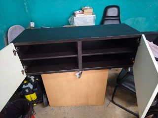 Mueble TV salón negro y blanco