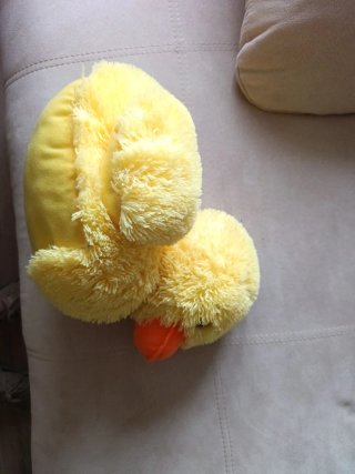 Peluche de pato amarillo