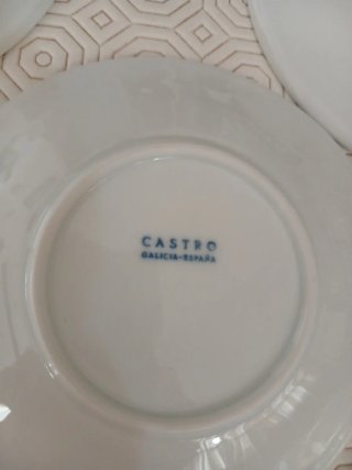 9 Platitos de Porcelana Blanca de Castro.