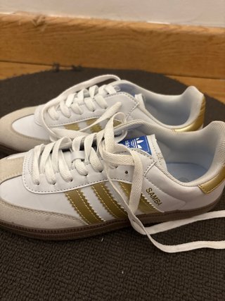 Adidas Samba Blancas y Doradas Talla 39