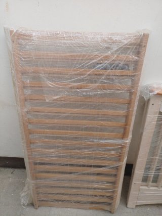 Cuna de bebé de madera de diseño