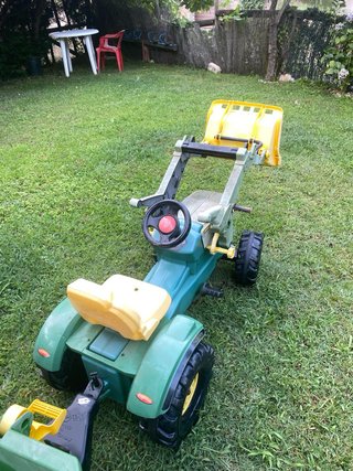 Tractor John Deere a pedales para niño