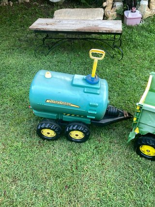 Tractor John Deere a pedales para niño