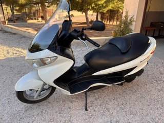Suzuki Burgman 200cc Maxi Scooter