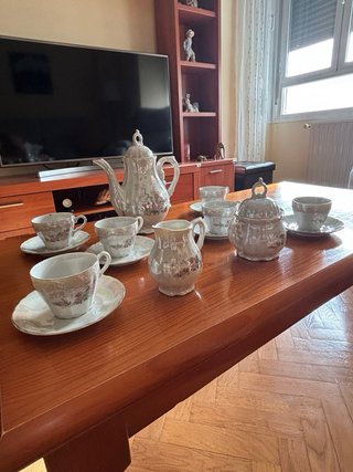 Juego de café de porcelana con música