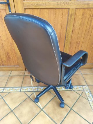 Silla de oficina negra