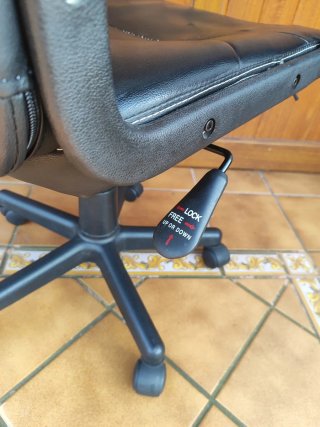 Silla de oficina negra