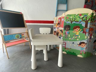 Escuela Smoby: Centro actividades, mesa y sillas