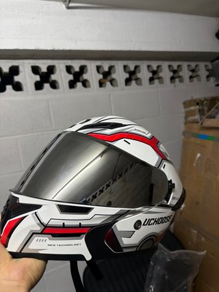 Casco de moto integral blanco y rojo