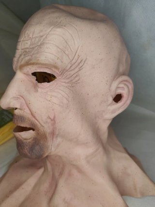 Máscara Realista Breaking bad + traje amarillo