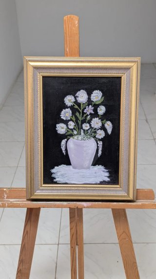 Cuadro de flores blancas y moradas