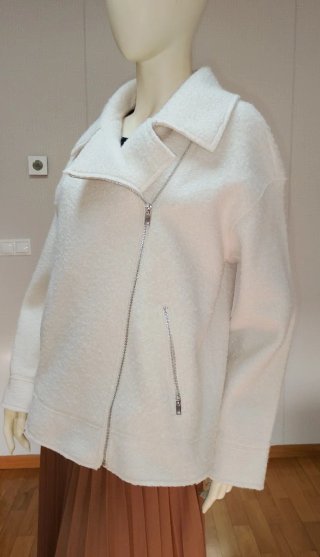 Cazadora Zara Blanca Cremallera Asimétrica