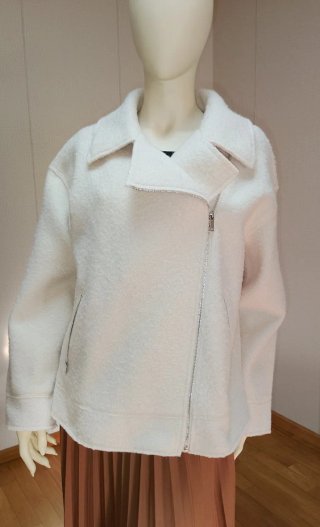 Cazadora Zara Blanca Cremallera Asimétrica