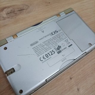 Nintendo DS Lite Plata + Cargador + Tarjeta