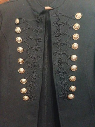 Chaqueta militar negra botones dorados
