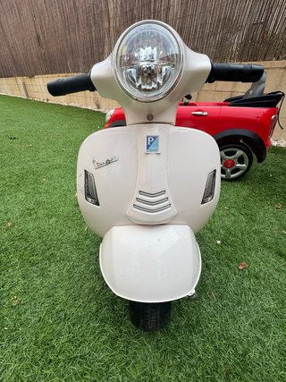 Mini Cooper y Vespa eléctricos para niños