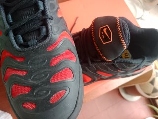 Zapatillas Nike Air Max Tavas Negras Rojas