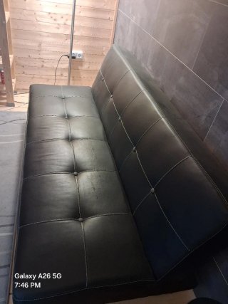 Divano letto nero in pelle sintetica