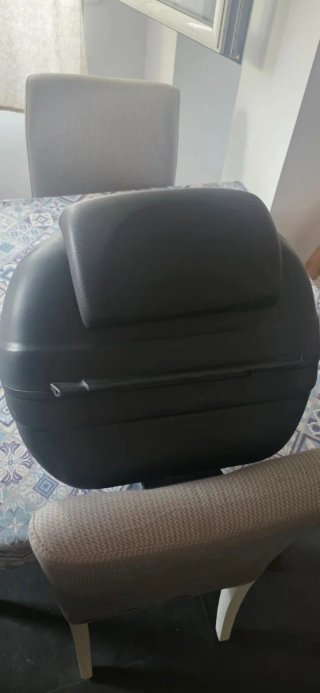 Maleta negra para moto