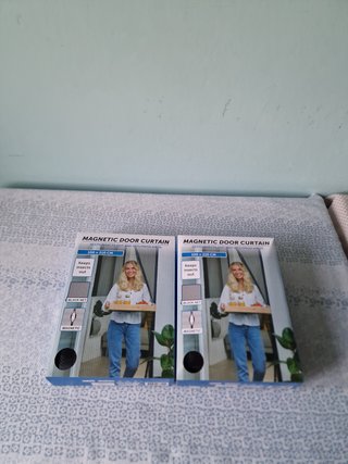 2 Zanzariere magnetiche per porta 100x210 cm.