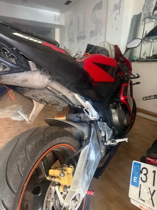 Honda CBR 600 RR Roja y Negra