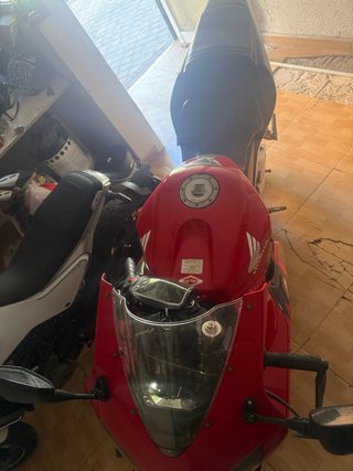 Honda CBR 600 RR Roja y Negra