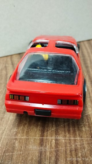 Coche de juguete deportivo rojo