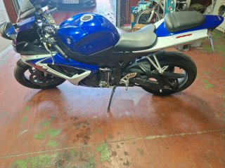 Suzuki GSXR600 Sportbike