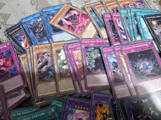Lote 65 Cartas Yu-Gi-Oh! Variadas