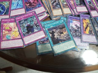 Lote 65 Cartas Yu-Gi-Oh! Variadas
