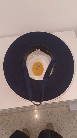 Sombrero ala ancha azul marino