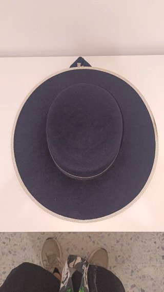 Sombrero ala ancha azul marino