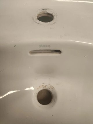 Lavabo de porcelana blanco Roca.